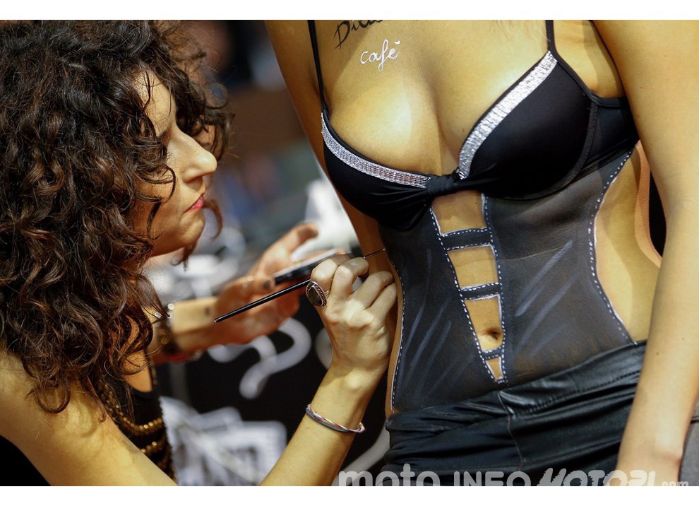 EICMA 2015: le ragazze più belle del salone - Foto 61 di 79