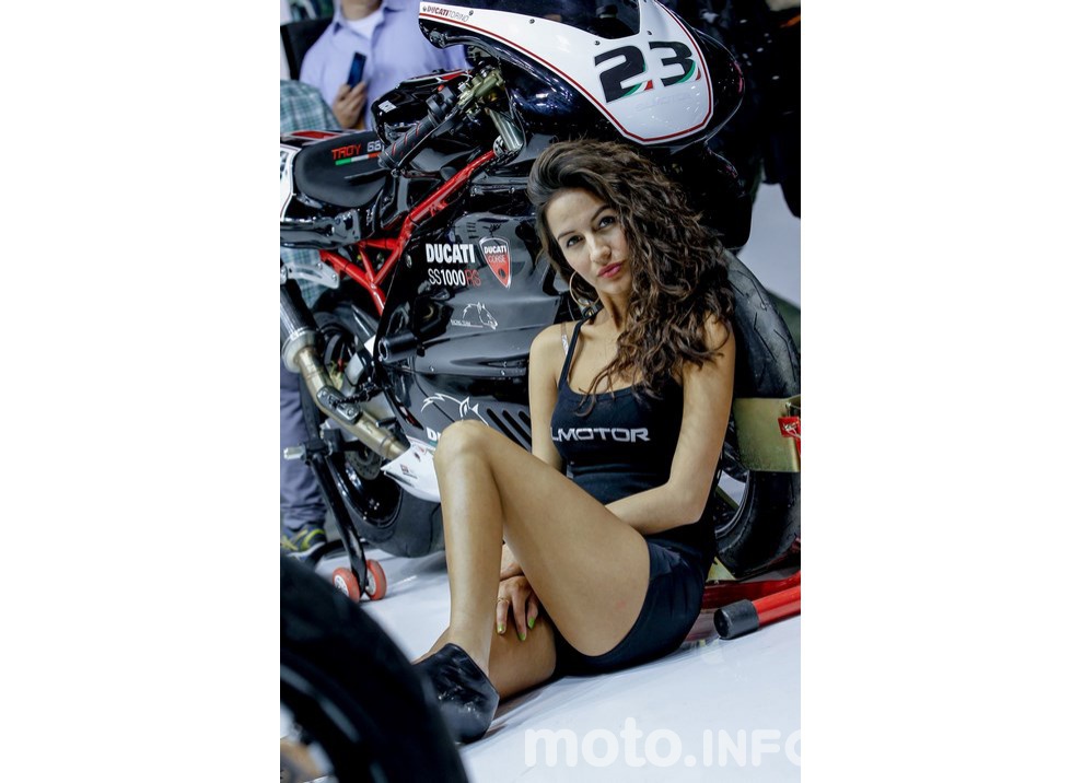 EICMA 2015: le ragazze più belle del salone - Foto 63 di 79