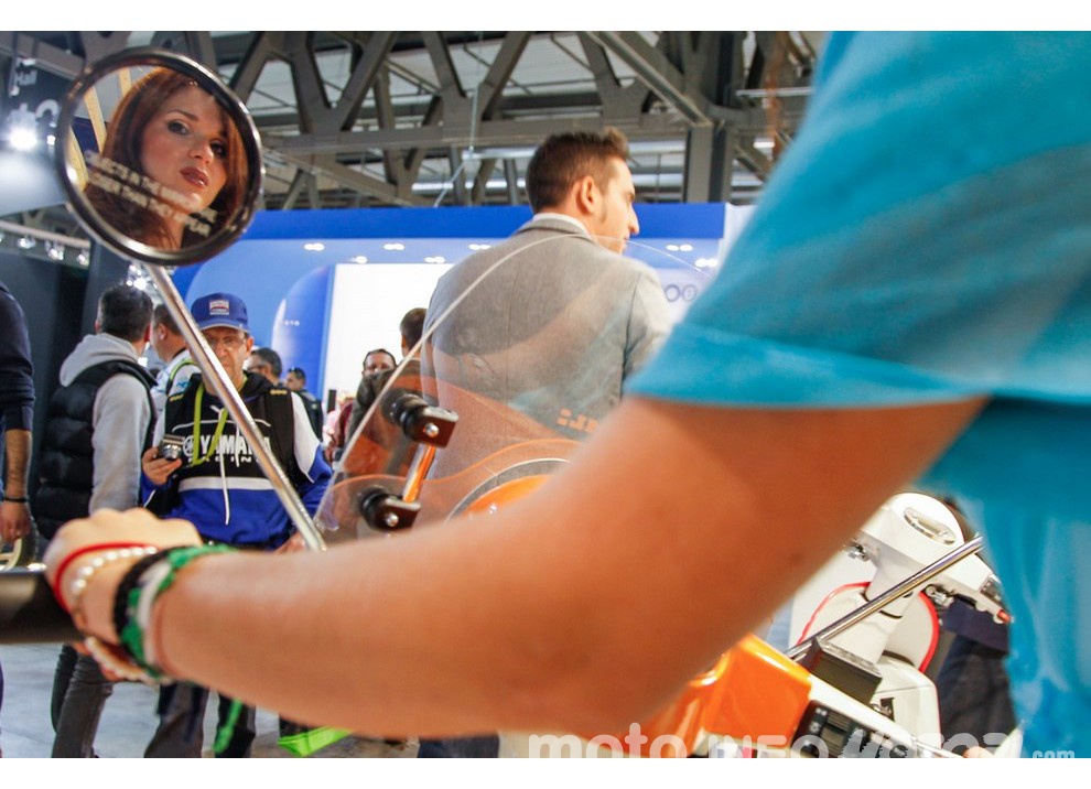 EICMA 2015: le ragazze più belle del salone - Foto 70 di 79