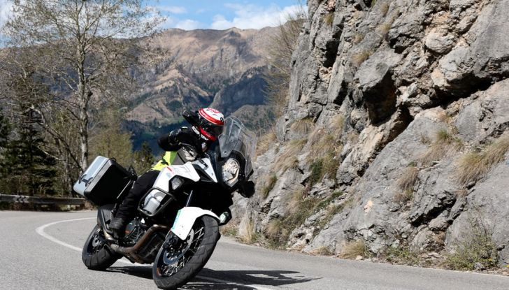 KTM 1290 Super Adventure: Prova su strada, allestimenti e prezzi - Foto 4 di 18