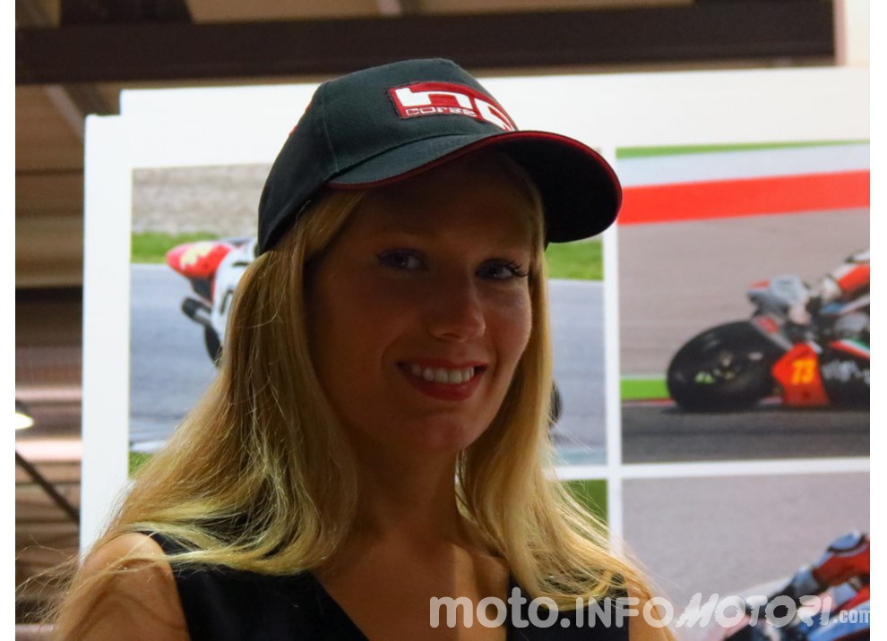 Le donne più belle dagli stand di EICMA 2015 - Foto 6 di 15