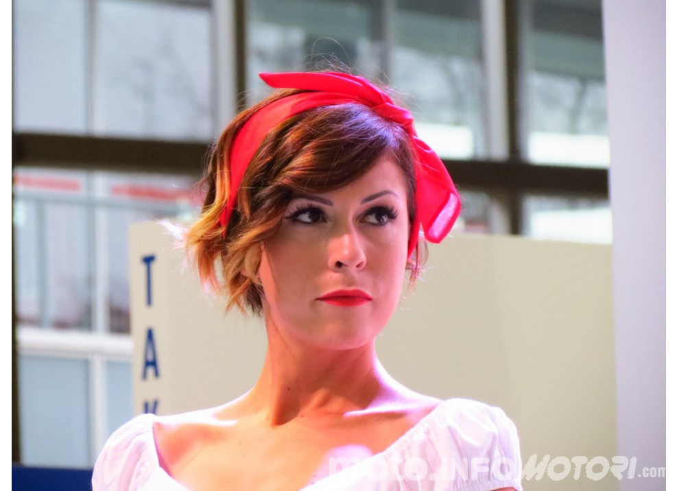 Le donne più belle dagli stand di EICMA 2015 - Foto 13 di 15