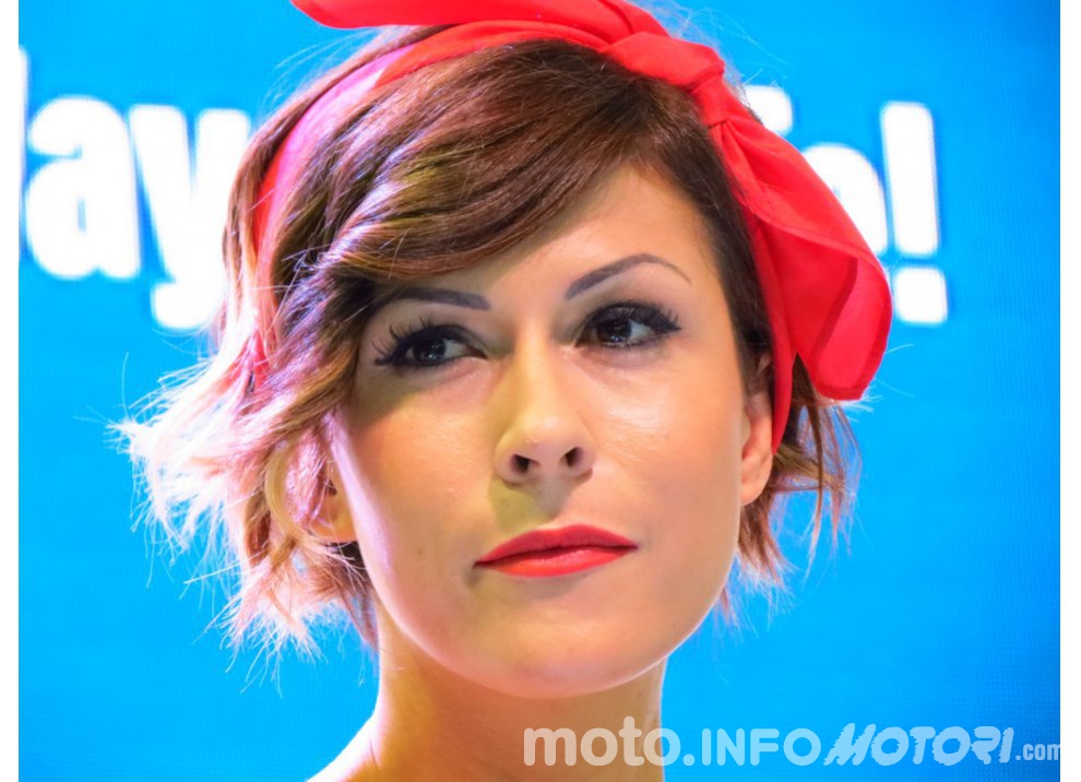 Le donne più belle dagli stand di EICMA 2015 - Foto 4 di 15