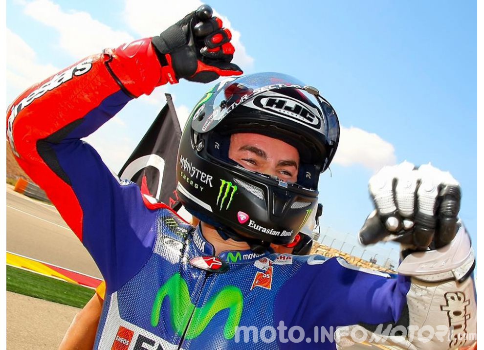 MotoGP, Risultati Aragon 2015: vince Lorenzo, battaglia tra Rossi e Pedrosa. Marquez cade