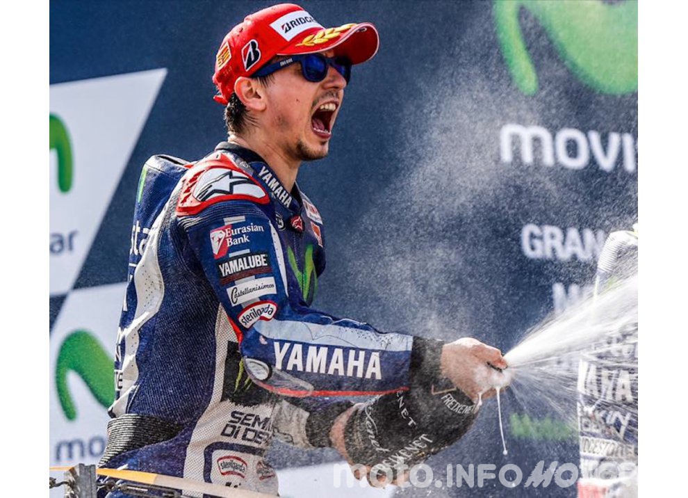 MotoGP, Risultati Aragon 2015: vince Lorenzo, battaglia tra Rossi e Pedrosa. Marquez cade - Foto 5 di 10