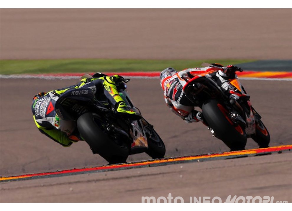 MotoGP, Risultati Aragon 2015: vince Lorenzo, battaglia tra Rossi e Pedrosa. Marquez cade - Foto 4 di 10