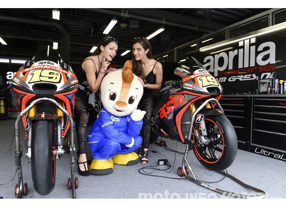 Ombrelline Motegi 2015, le foto più belle delle Grid Girls - Foto 28 di 29