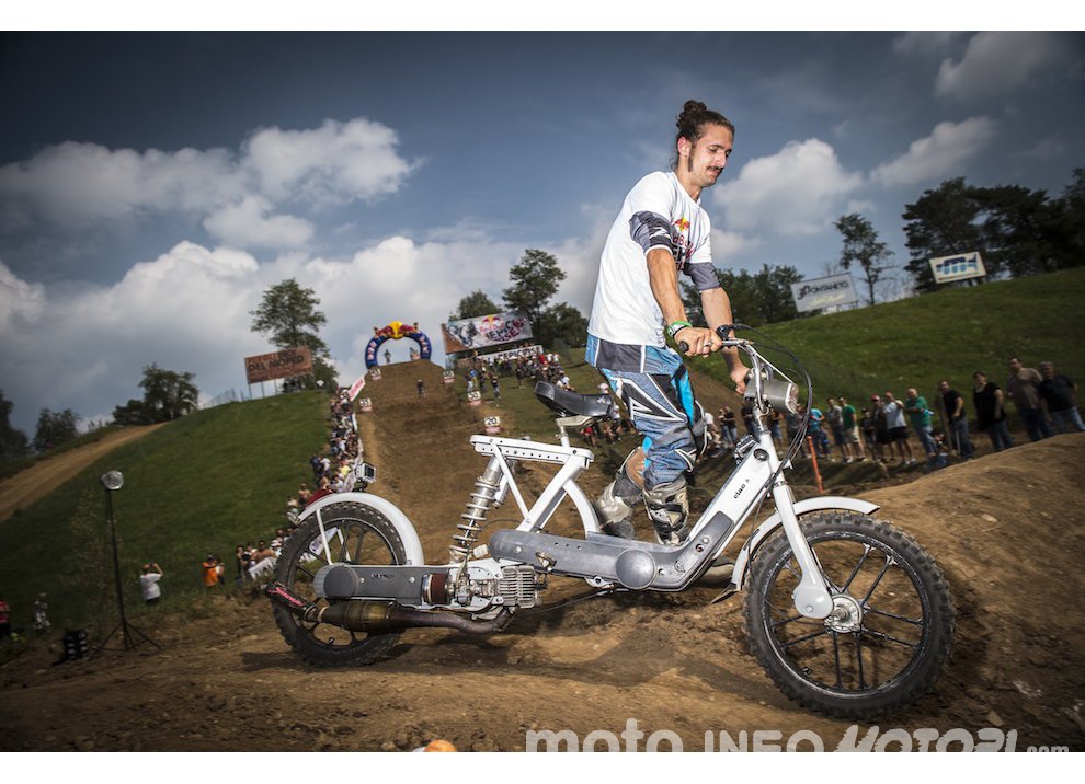 Red Bull Epic Rise 2015: la gara di motorini truccati - Foto 2 di 9
