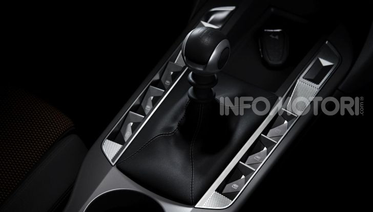DS 3 Crossback 2019, il SUV di lusso urbano anche elettrico - Foto 17 di 29