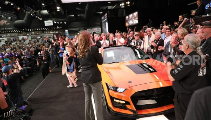 Ford Mustang Shelby GT500, l’esemplare n°1 venduto a $1,1 milioni - Foto 2 di 6