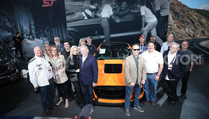 Ford Mustang Shelby GT500, l’esemplare n°1 venduto a $1,1 milioni - Foto 5 di 6