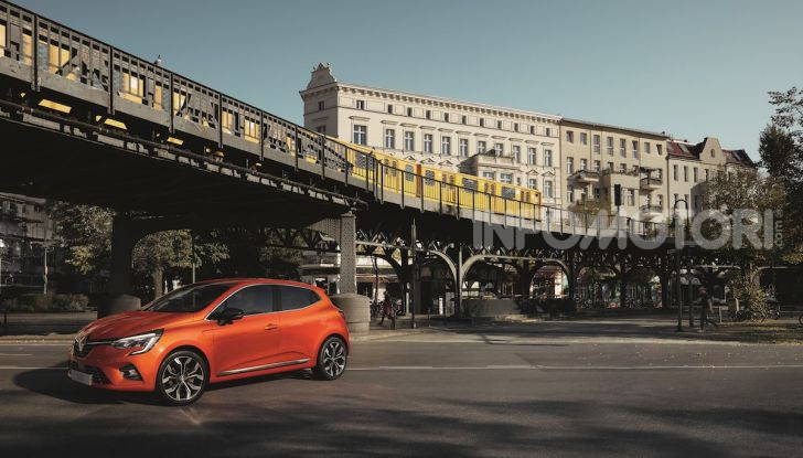 Renault Clio: il restyling 2023 al debutto in aprile, ecco le novità - Foto 17 di 20