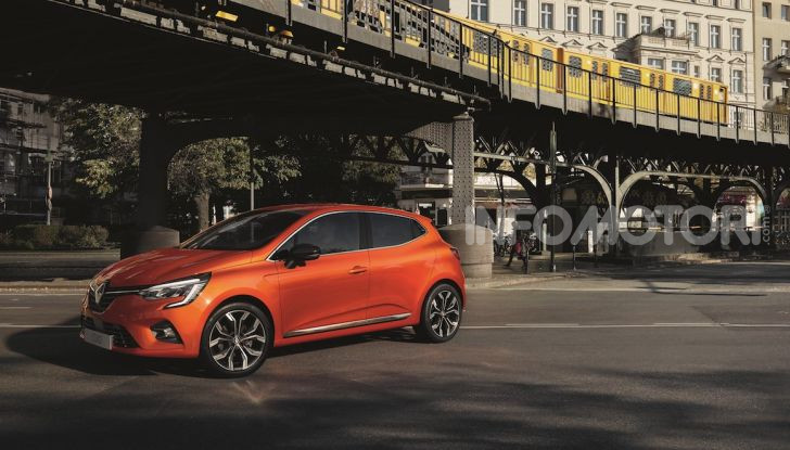Renault Clio: il restyling 2023 al debutto in aprile, ecco le novità - Foto 16 di 20
