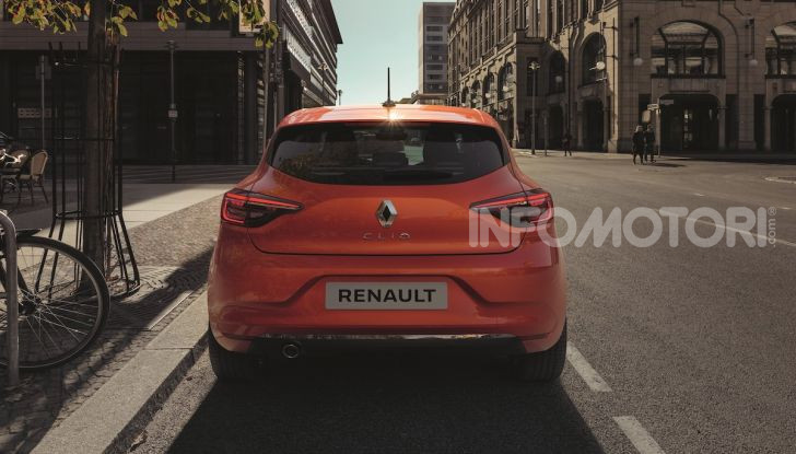 Renault Clio: il restyling 2023 al debutto in aprile, ecco le novità - Foto 15 di 20