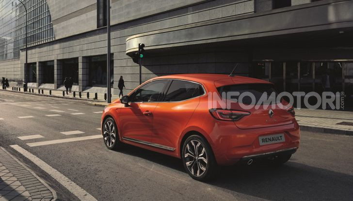Renault Clio: il restyling 2023 al debutto in aprile, ecco le novità - Foto 14 di 20