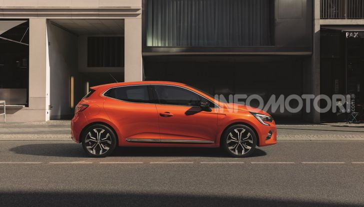 Renault Clio: il restyling 2023 al debutto in aprile, ecco le novità - Foto 12 di 20