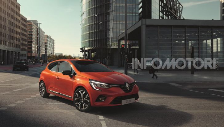 Renault Clio: il restyling 2023 al debutto in aprile, ecco le novità - Foto 8 di 20