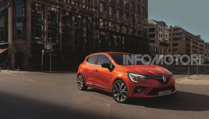 Renault Clio: il restyling 2023 al debutto in aprile, ecco le novità - Foto 6 di 20