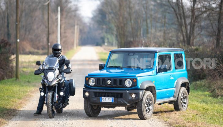 Suzuki Jimny VS V-Strom 1000 XT: il DNA dell’avventura - Foto 1 di 11