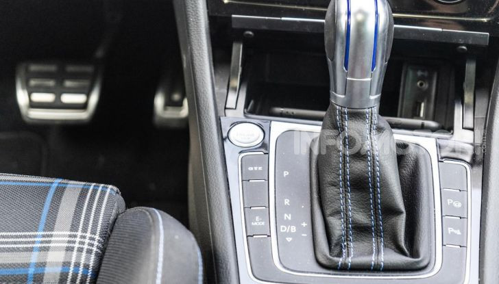 Volkswagen Golf GTE: prova su strada dell’ibrido plug-in da 204CV - Foto 15 di 33