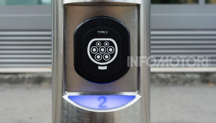 Volkswagen Golf GTE: prova su strada dell’ibrido plug-in da 204CV - Foto 26 di 33