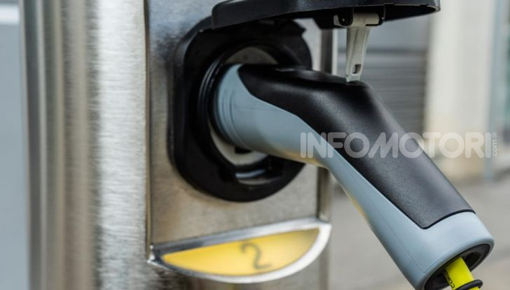 Volkswagen Golf GTE: prova su strada dell’ibrido plug-in da 204CV - Foto 29 di 33