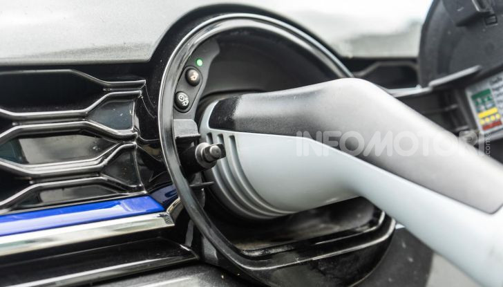 Volkswagen Golf GTE: prova su strada dell’ibrido plug-in da 204CV - Foto 32 di 33