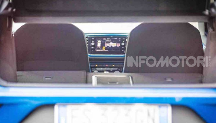 Volkswagen T-Roc 1.6 da 115CV: prova in notturna a Milano - Foto 14 di 45