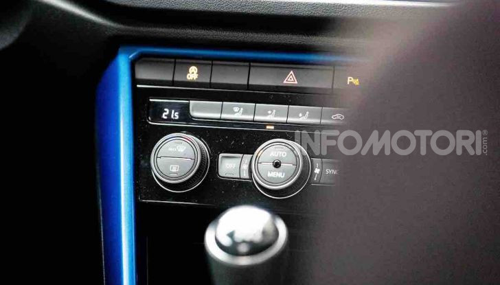 Volkswagen T-Roc 1.6 da 115CV: prova in notturna a Milano - Foto 17 di 45