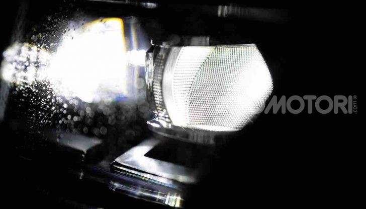 Volkswagen T-Roc 1.6 da 115CV: prova in notturna a Milano - Foto 33 di 45