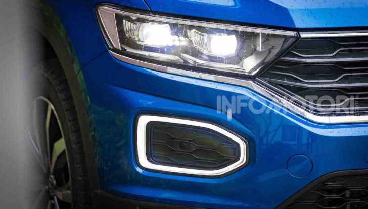 Volkswagen T-Roc 1.6 da 115CV: prova in notturna a Milano - Foto 8 di 45