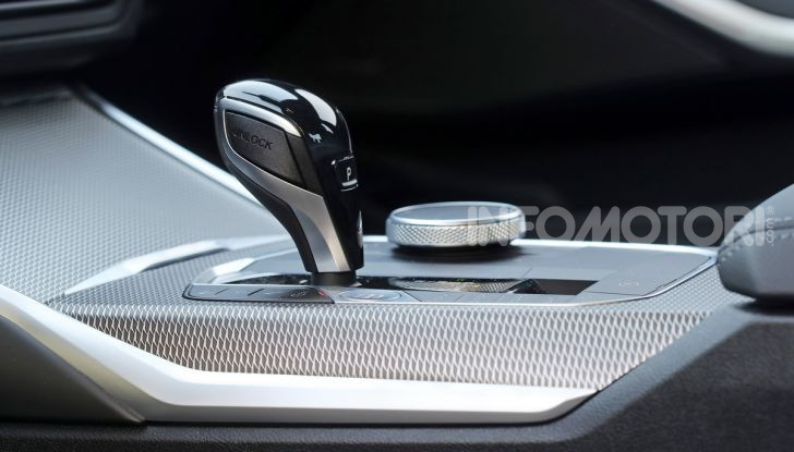 Nuova BMW Serie 3 2019, prova in anteprima, caratteristiche e prezzi - Foto 20 di 38
