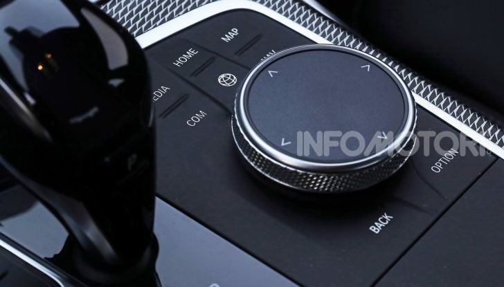 Nuova BMW Serie 3 2019, prova in anteprima, caratteristiche e prezzi - Foto 21 di 38