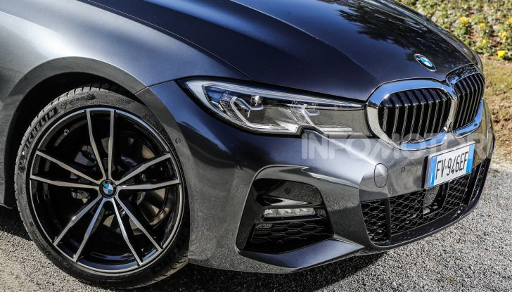 Nuova BMW Serie 3 2019, prova in anteprima, caratteristiche e prezzi - Foto 25 di 38
