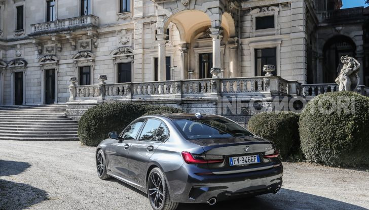 Nuova BMW Serie 3 2019, prova in anteprima, caratteristiche e prezzi - Foto 28 di 38