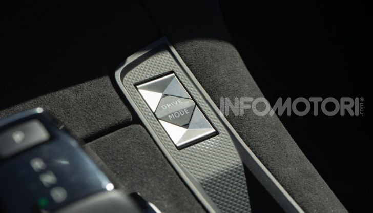 DS7 Crossback 2021: tra sportività ed eleganza da 37.200 Euro - Foto 15 di 33