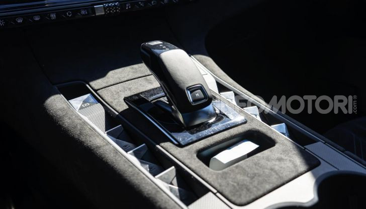 DS7 Crossback 2021: tra sportività ed eleganza da 37.200 Euro - Foto 16 di 33