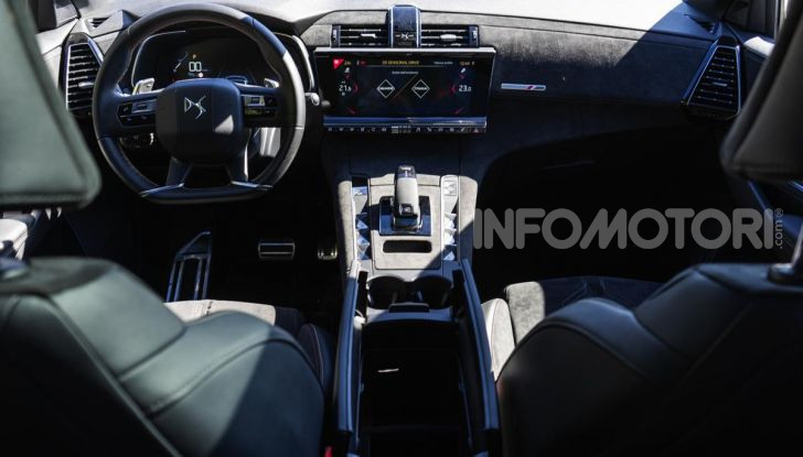 DS7 Crossback 2021: tra sportività ed eleganza da 37.200 Euro - Foto 19 di 33
