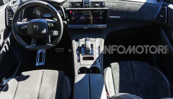 DS7 Crossback 2021: tra sportività ed eleganza da 37.200 Euro - Foto 21 di 33