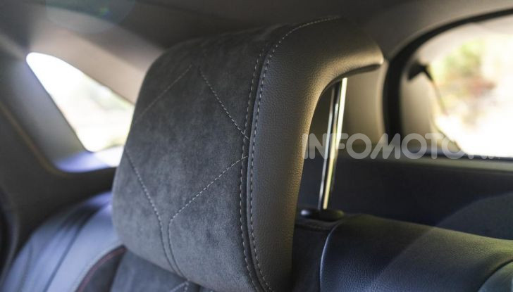 DS7 Crossback 2021: tra sportività ed eleganza da 37.200 Euro - Foto 25 di 33