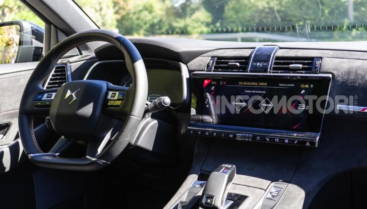 DS7 Crossback 2021: tra sportività ed eleganza da 37.200 Euro - Foto 26 di 33