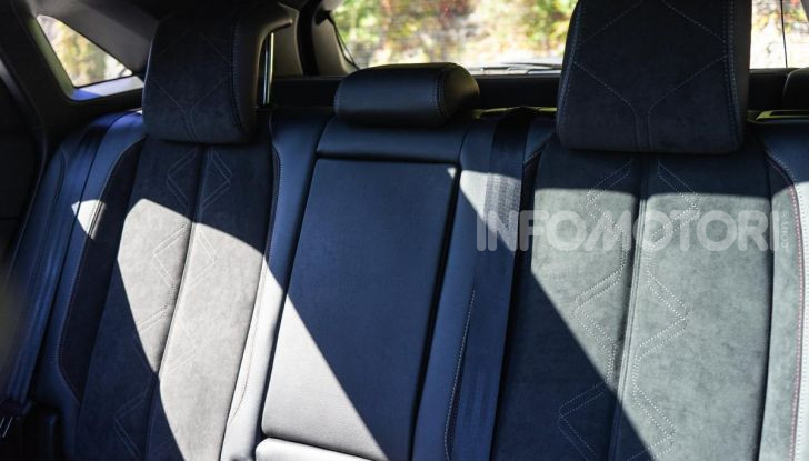 DS7 Crossback 2021: tra sportività ed eleganza da 37.200 Euro - Foto 28 di 33