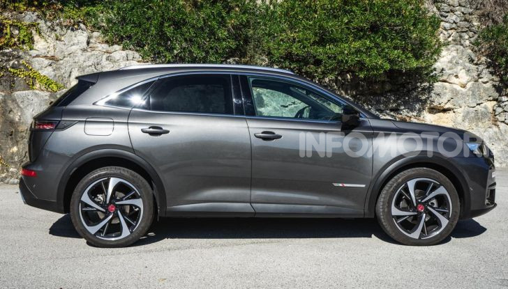 DS7 Crossback 2021: tra sportività ed eleganza da 37.200 Euro - Foto 29 di 33