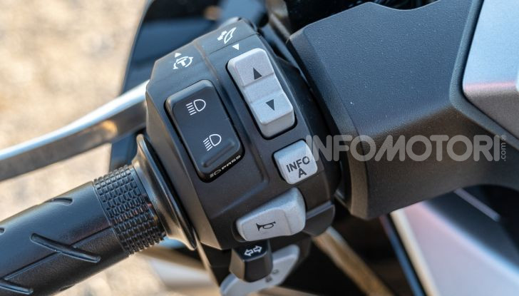 Prova Honda Forza 300, caratteristiche, opinioni e prezzo di uno dei migliori media cilindrata  - Foto 10 di 55