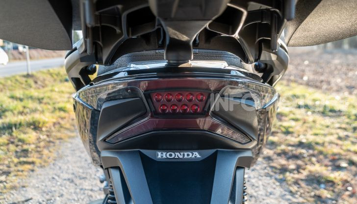Prova Honda Forza 300, caratteristiche, opinioni e prezzo di uno dei migliori media cilindrata  - Foto 17 di 55