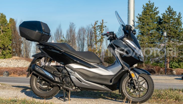 Prova Honda Forza 300, caratteristiche, opinioni e prezzo di uno dei migliori media cilindrata  - Foto 23 di 55