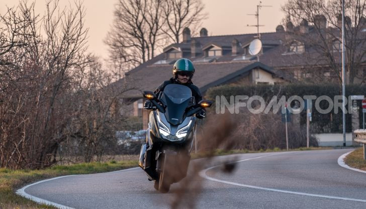 Prova Honda Forza 300, caratteristiche, opinioni e prezzo di uno dei migliori media cilindrata  - Foto 44 di 55