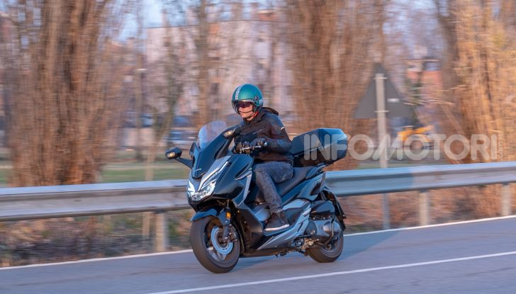 Prova Honda Forza 300, caratteristiche, opinioni e prezzo di uno dei migliori media cilindrata  - Foto 45 di 55