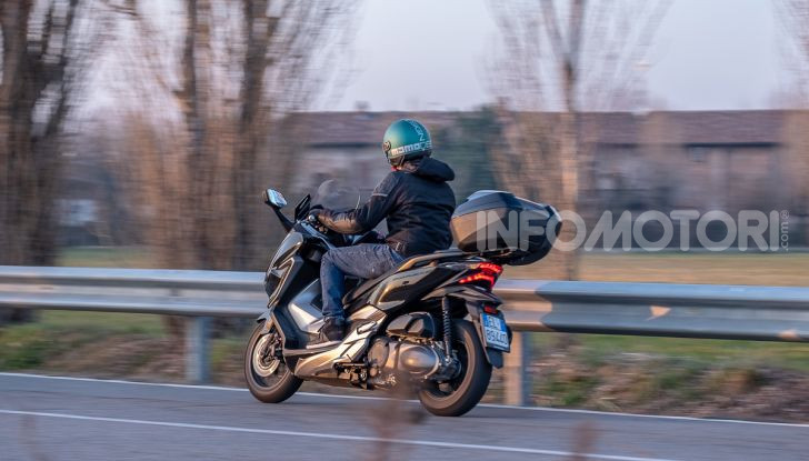 Prova Honda Forza 300, caratteristiche, opinioni e prezzo di uno dei migliori media cilindrata  - Foto 53 di 55