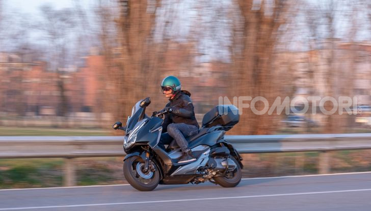 Prova Honda Forza 300, caratteristiche, opinioni e prezzo di uno dei migliori media cilindrata  - Foto 55 di 55
